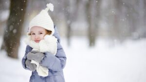 Giữ ấm cho trẻ trong mùa lạnh để phòng bệnh hô hấp